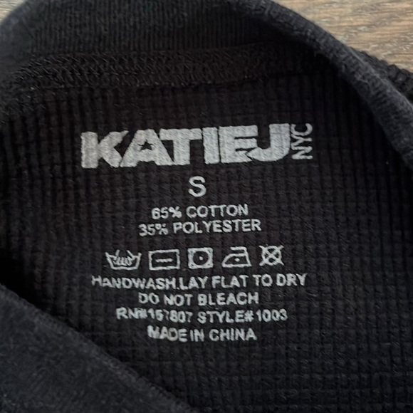 KatieJNYC 🖤 Junior Girls Waffle Crop Top - Picture 3 of 3